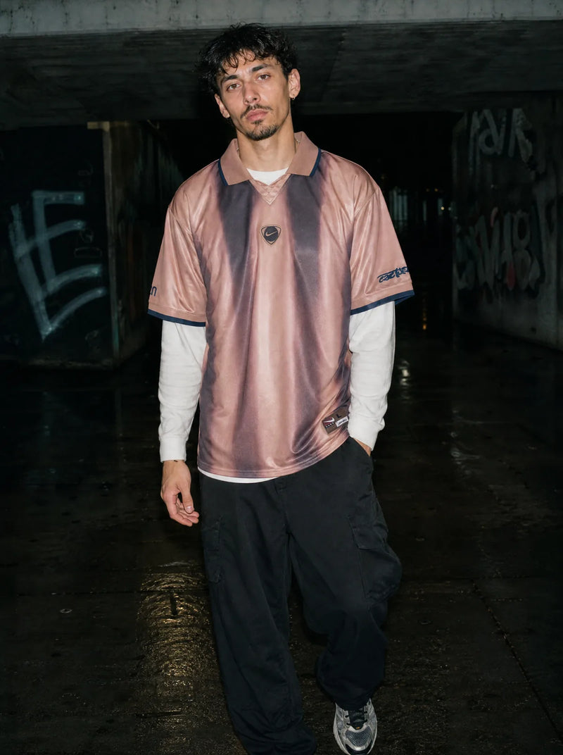 Cactus Jack × Total 90 — vervaagd roze shirt bij nacht